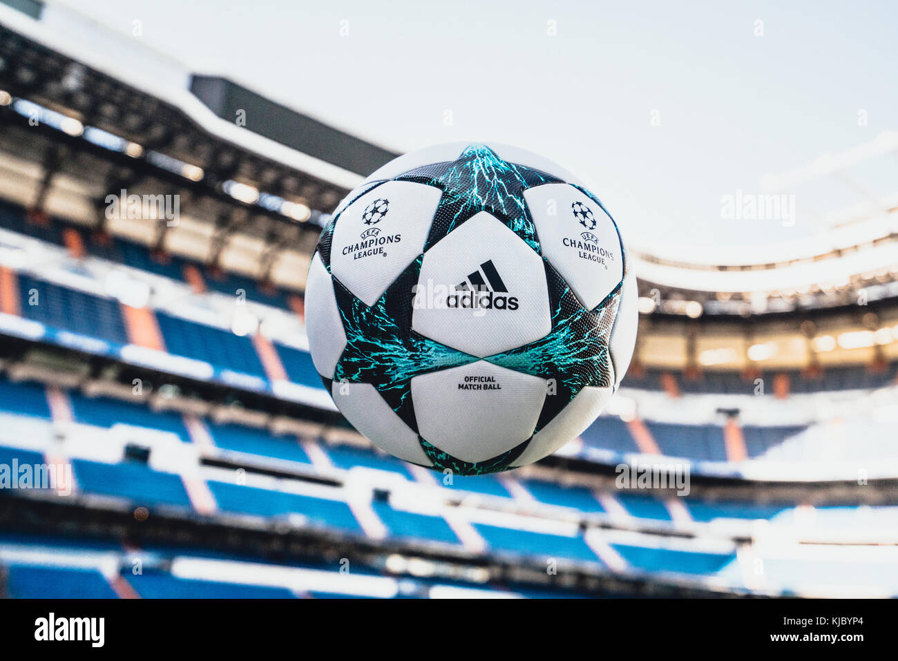 Ballon officiel Ligue des Champions de la saison 2017-2018 Photo Stock -  Alamy
