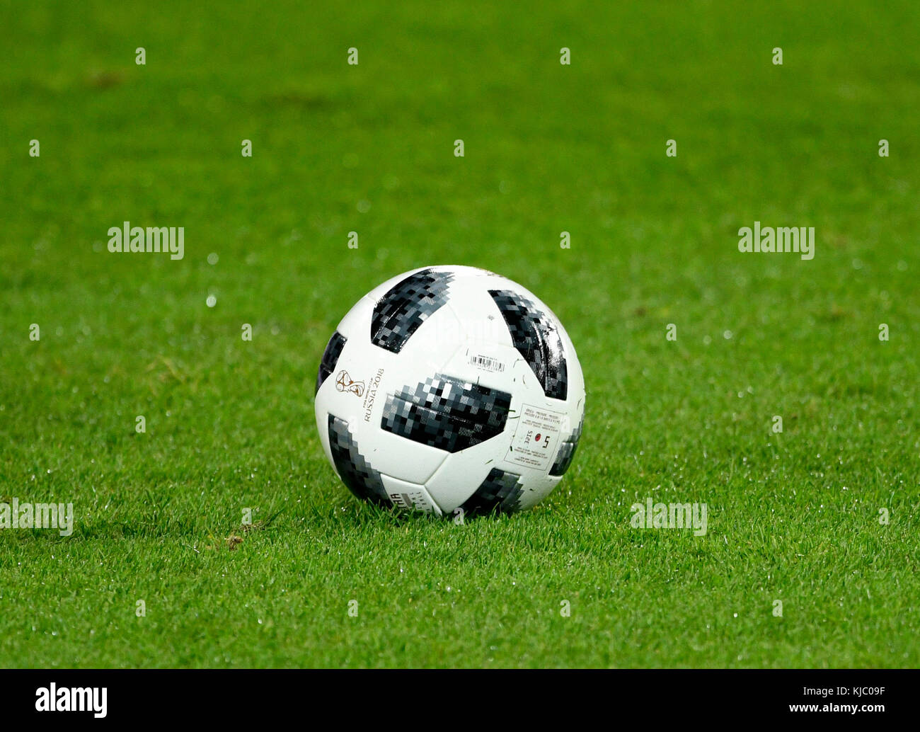 Stade Rhein-Energie-Cologne Allemagne, 14.11.2017, friendly match de football des équipes nationales, l'Allemagne contre la France ---- Adidas Telstar 18, match ball Coupe du Monde 2018 en Russie Banque D'Images