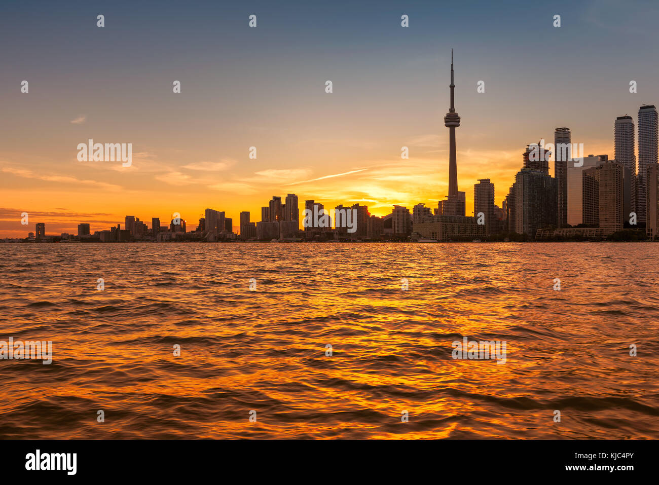 Toronto city skyline at beau coucher du soleil, de l'Ontario, Canada. Banque D'Images