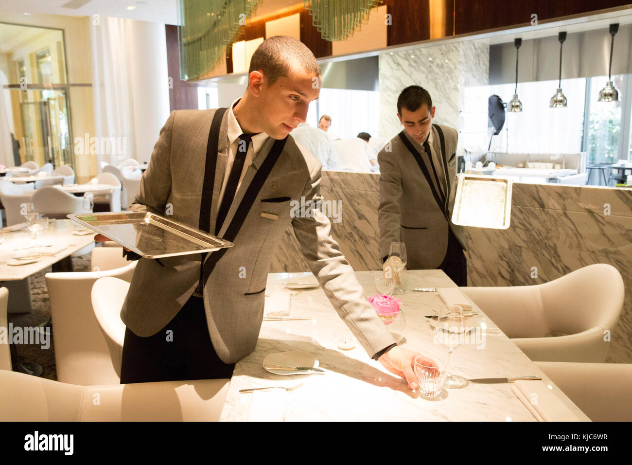 Restaurant la scène à l'hôtel le prince de Galles à Paris, cook : Stéphanie le querec Banque D'Images