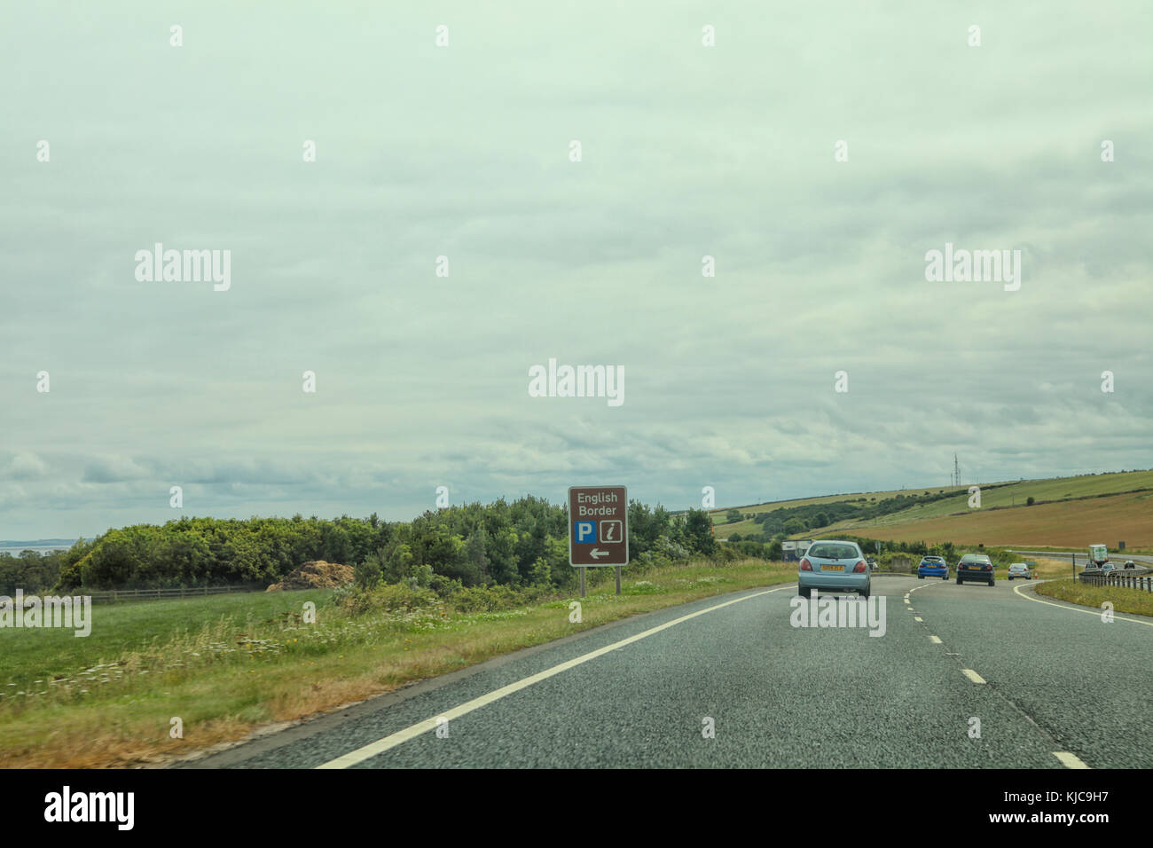 Conduite de voiture sur le côté gauche de l'autoroute en Ecosse Banque D'Images