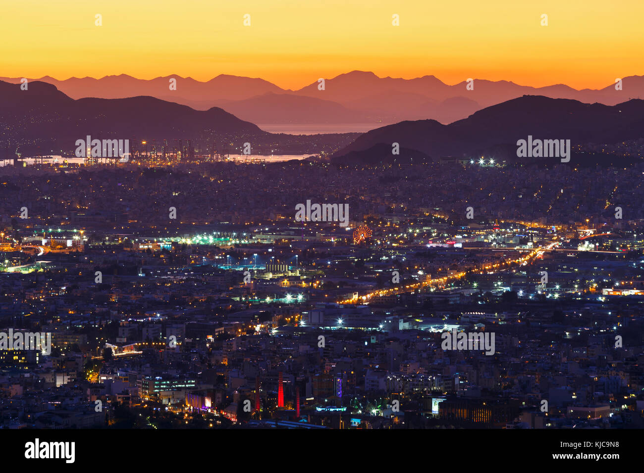 Vue d'Athènes depuis la colline du Lycabette au coucher du soleil, la Grèce. Banque D'Images