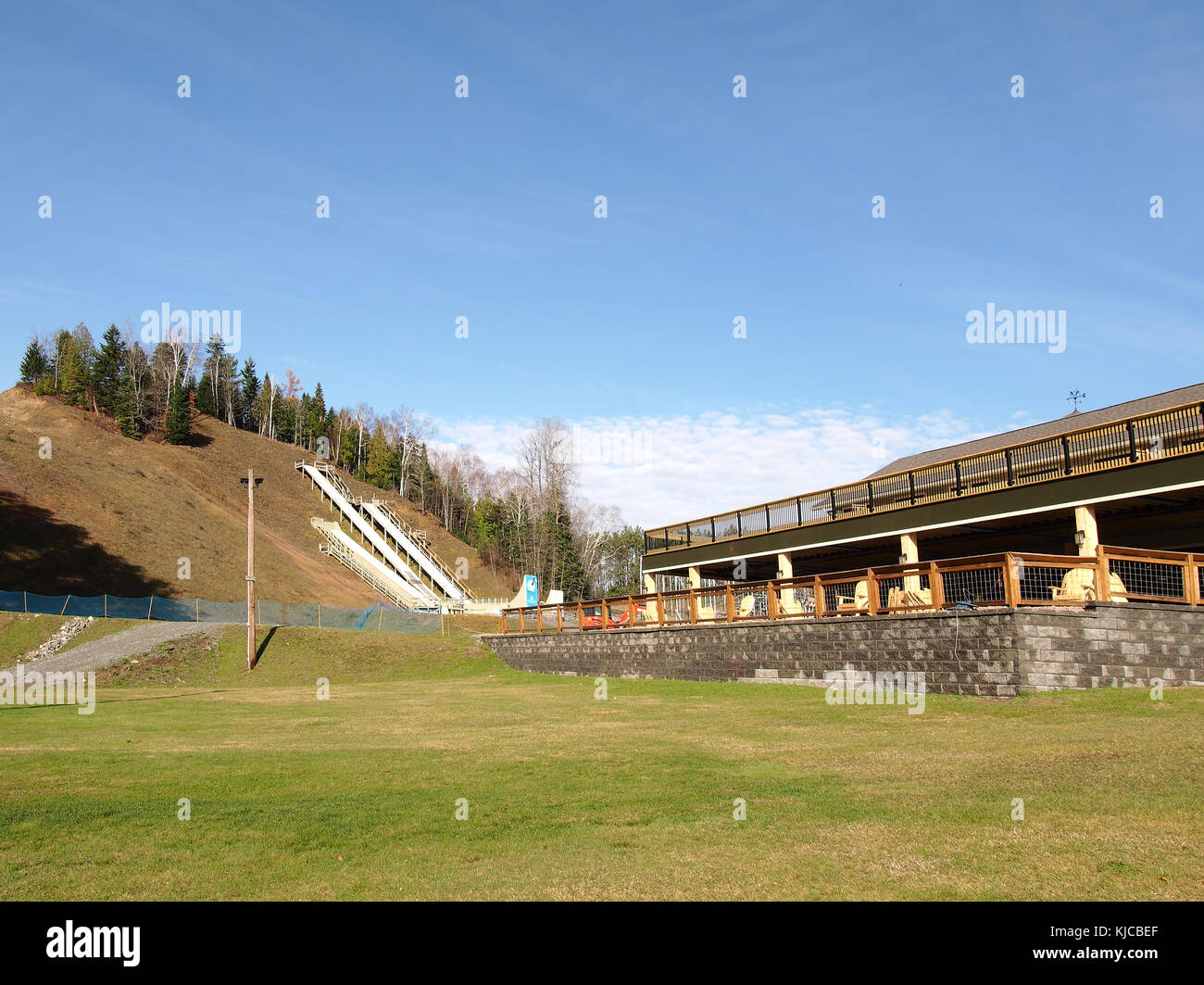 Lake Placid, New York, USA. Novembre 4, 2017. Le centre de formation à l'olympique de saut de ski de Lake Placid complexes , new york Banque D'Images