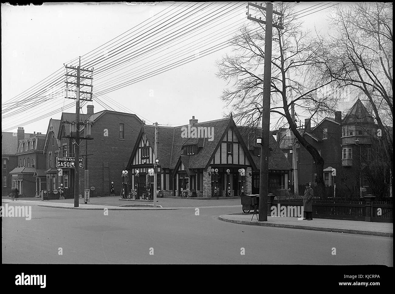British American station d'essence, Avenue Road et Lowther Banque D'Images