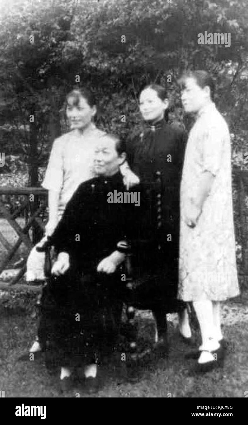 Soong sisters avec leur mère Banque D'Images