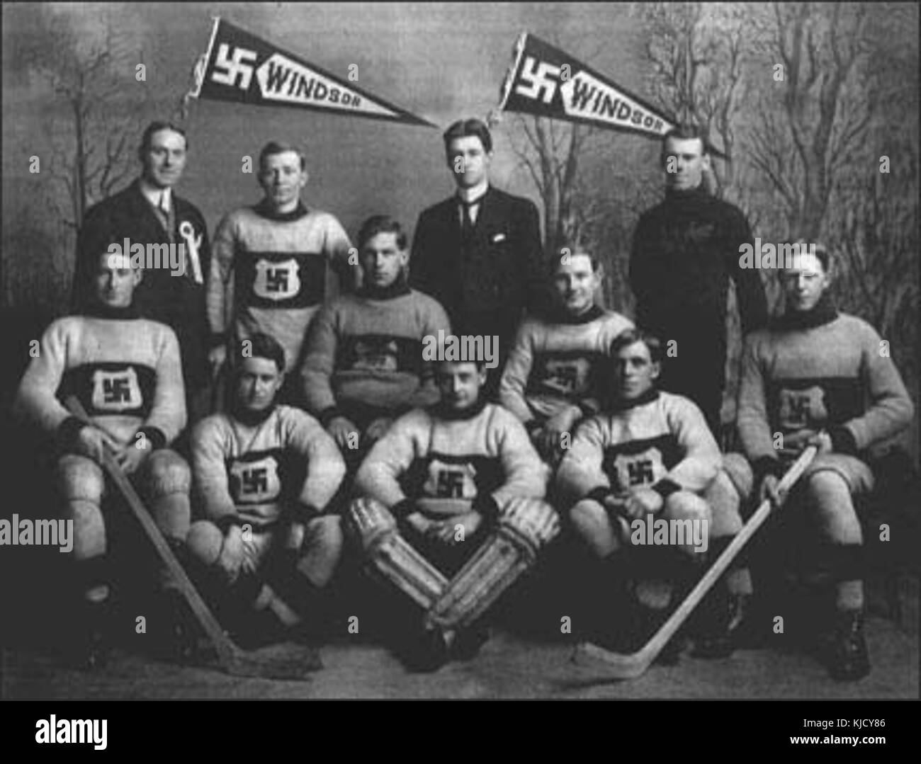 Windsor Swastikas avec les entraîneurs des tenues de Lumière 1912 Banque D'Images