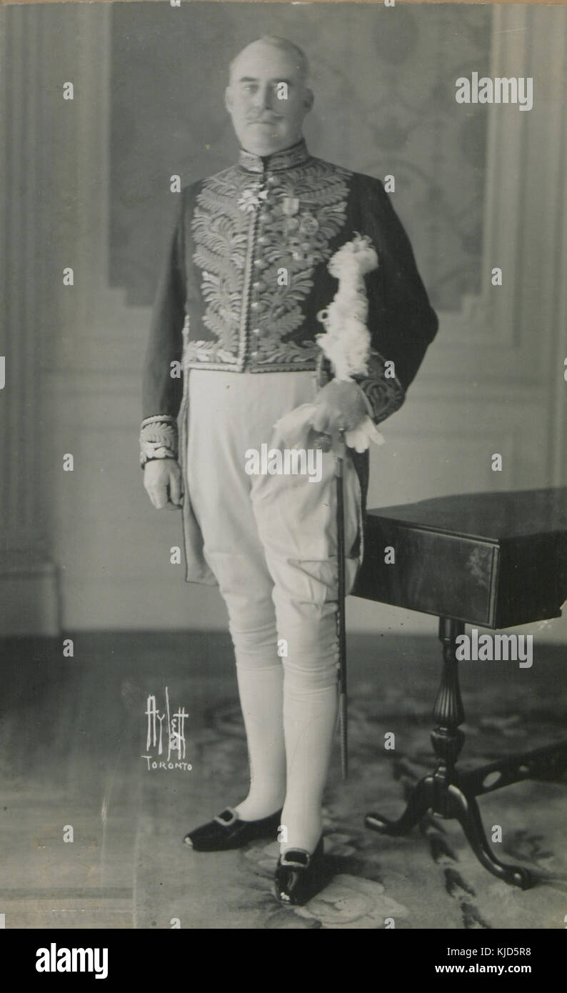 Sir John Hendrie, Lt Gouverneur de la province de l'Ontario en uniforme d'office (HS85 1031600) Banque D'Images