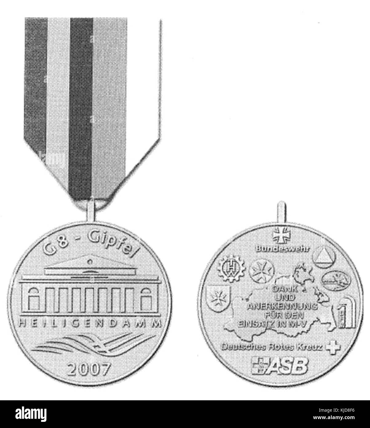 La médaille commémorative officielle de Heiligendamm 2007 célèbre le sommet du G8 tenu dans la ville côtière allemande. La conception comporte des éléments symboliques représentant l'événement et le lieu. Banque D'Images