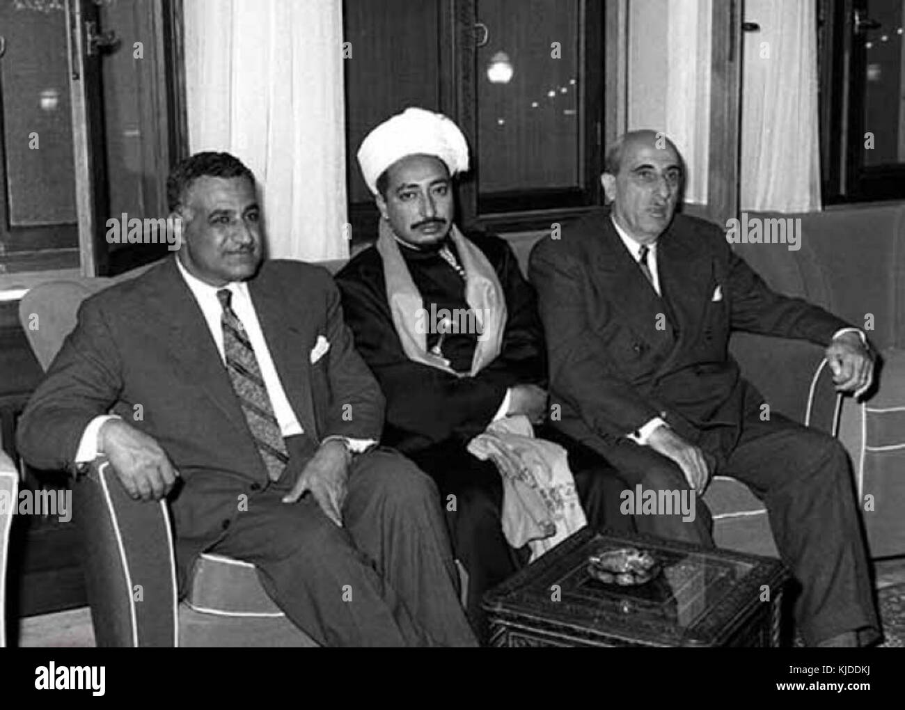 Présidents Gamal Abdul Nasser et Shukri al Quwatli yéménite reçoit le Prince Mohammad Badr à Damas en février 1958 pour les féliciter de la formation de la République arabe unie Banque D'Images