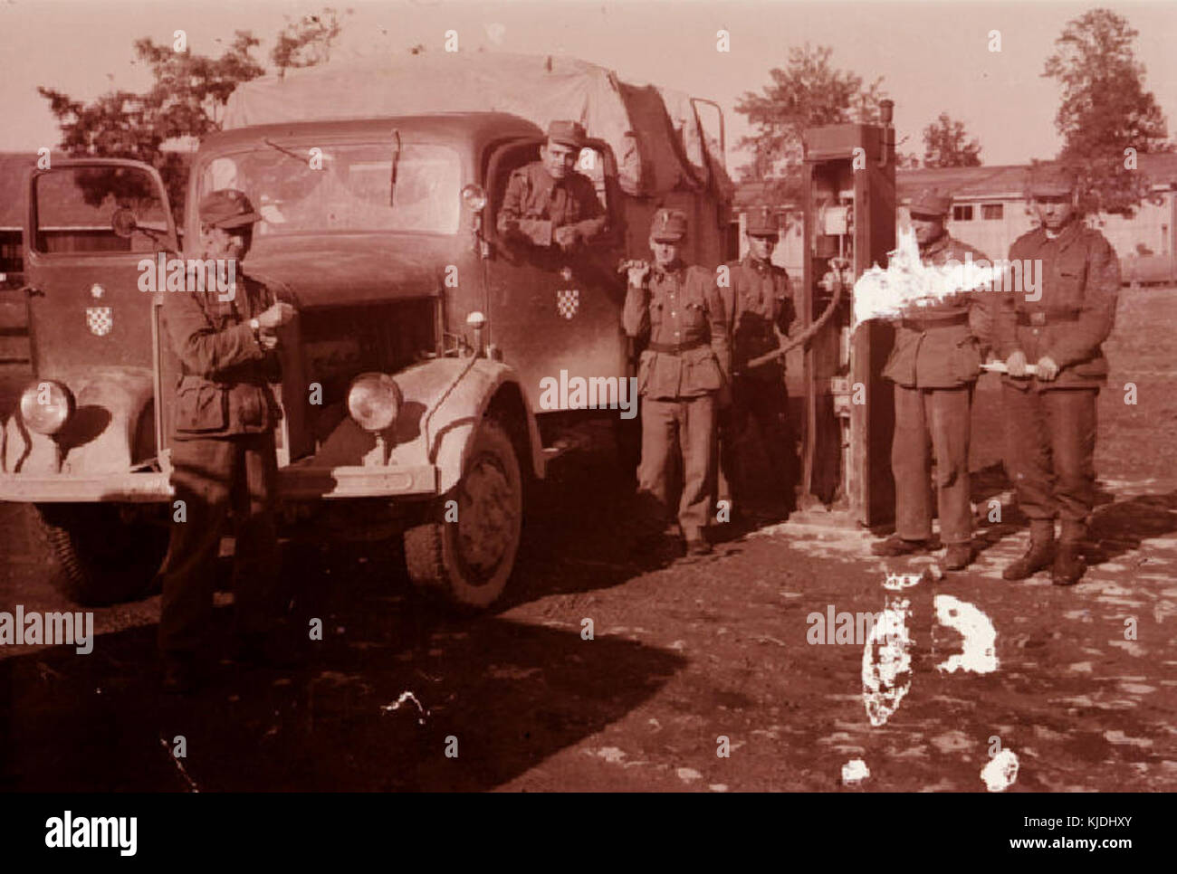 Le « Domobrani kamion » fait référence à un véhicule militaire utilisé par la Garde intérieure croate pendant la seconde Guerre mondiale. Il reflète l'histoire de la guerre et les véhicules militaires de l'époque. Banque D'Images