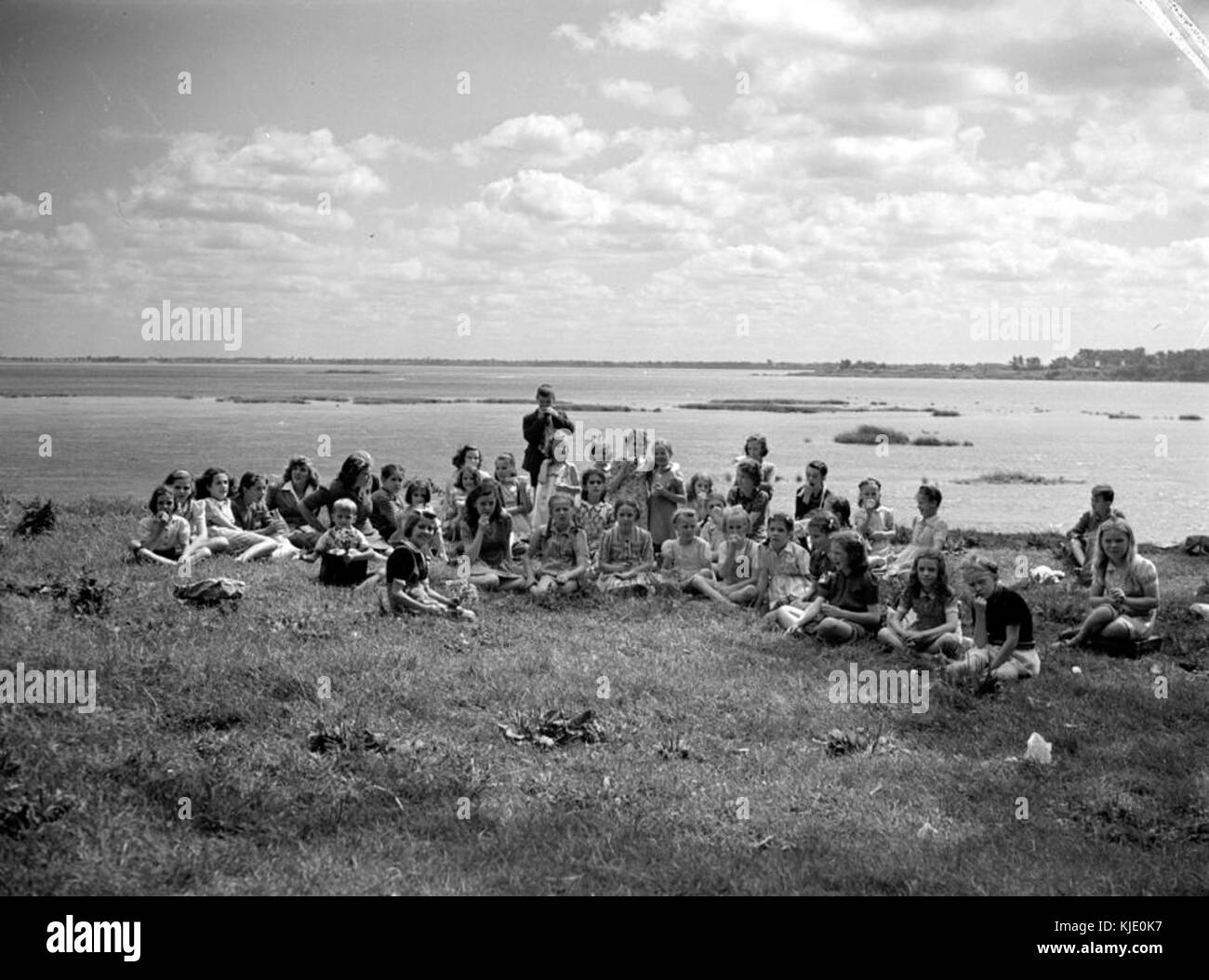Les enfants. Y.M.C.A. Direction générale du nord Camp d'été pique-nique. Ville Lasalle BAnQ P48S1P08724 Banque D'Images