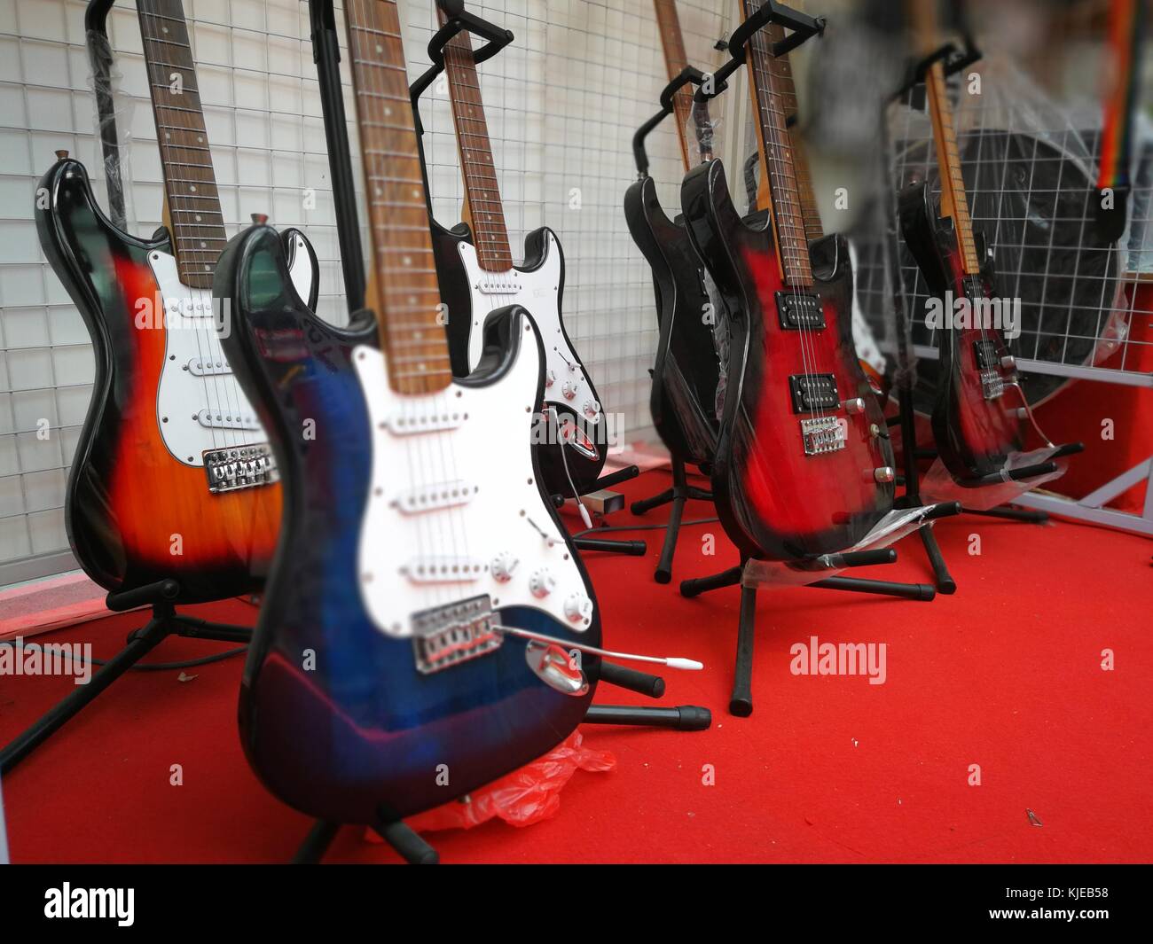 Selangor, Malaisie - 21 novembre 2017 : guitare électrique à vendre à l'Expo 2017 Instruments de musique, Boulevard de l'IIO, Puchong. Banque D'Images