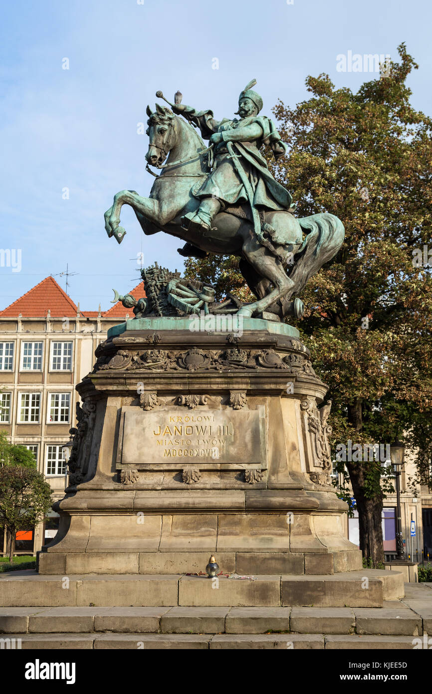 Statue du Roi Jean III Sobieski à la principale ville (vieille ville) de Gdansk, en Pologne, lors d'une journée ensoleillée à l'automne. Banque D'Images