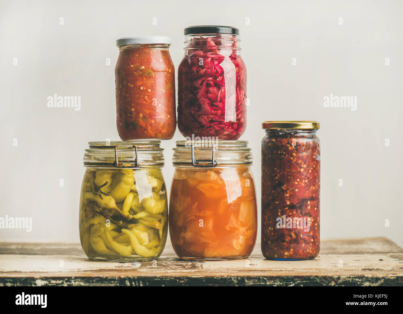 Saison d'automne légumes fermentés ou marinés Accueil La conservation des aliments. Banque D'Images