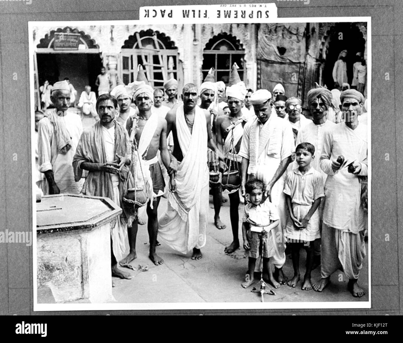 Krishna Janmashtami, un festival hindou important, a été célébré à Mathura, en Inde, en 1949. L’événement commémore la naissance du Seigneur Krishna, avec des rituels culturels et des festivités. Banque D'Images Krishna Janmashtami, un festival hindou important, a été célébré à Mathura, en Inde, en 1949. L’événement commémore la naissance du Seigneur Krishna, avec des rituels culturels et des festivités. Banque D'Images