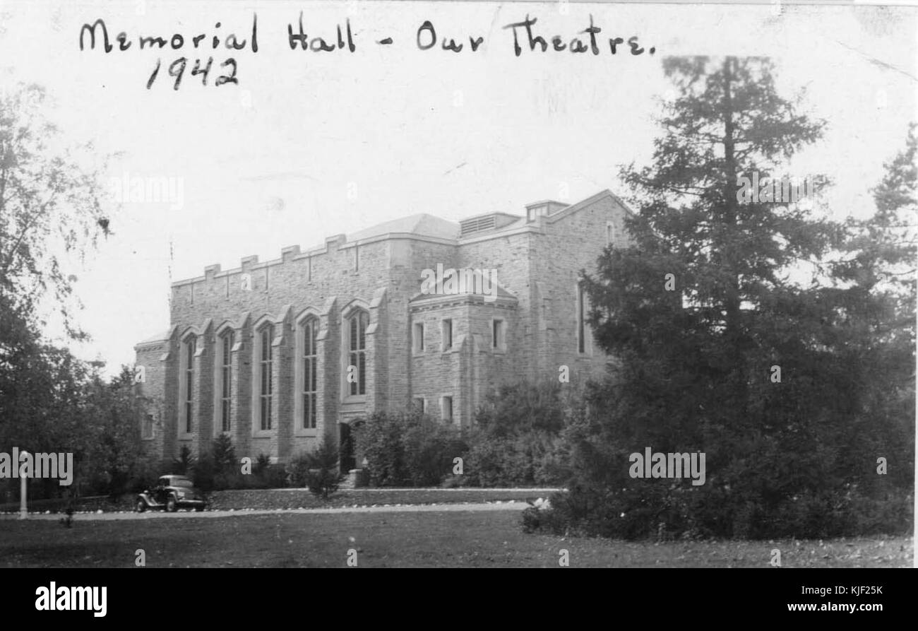 Cette image est un mémorial de guerre datant de 1942, commémorant probablement un événement important ou une perte pendant la seconde Guerre mondiale, reflétant l'impact de la guerre sur les communautés et les Nations. Banque D'Images