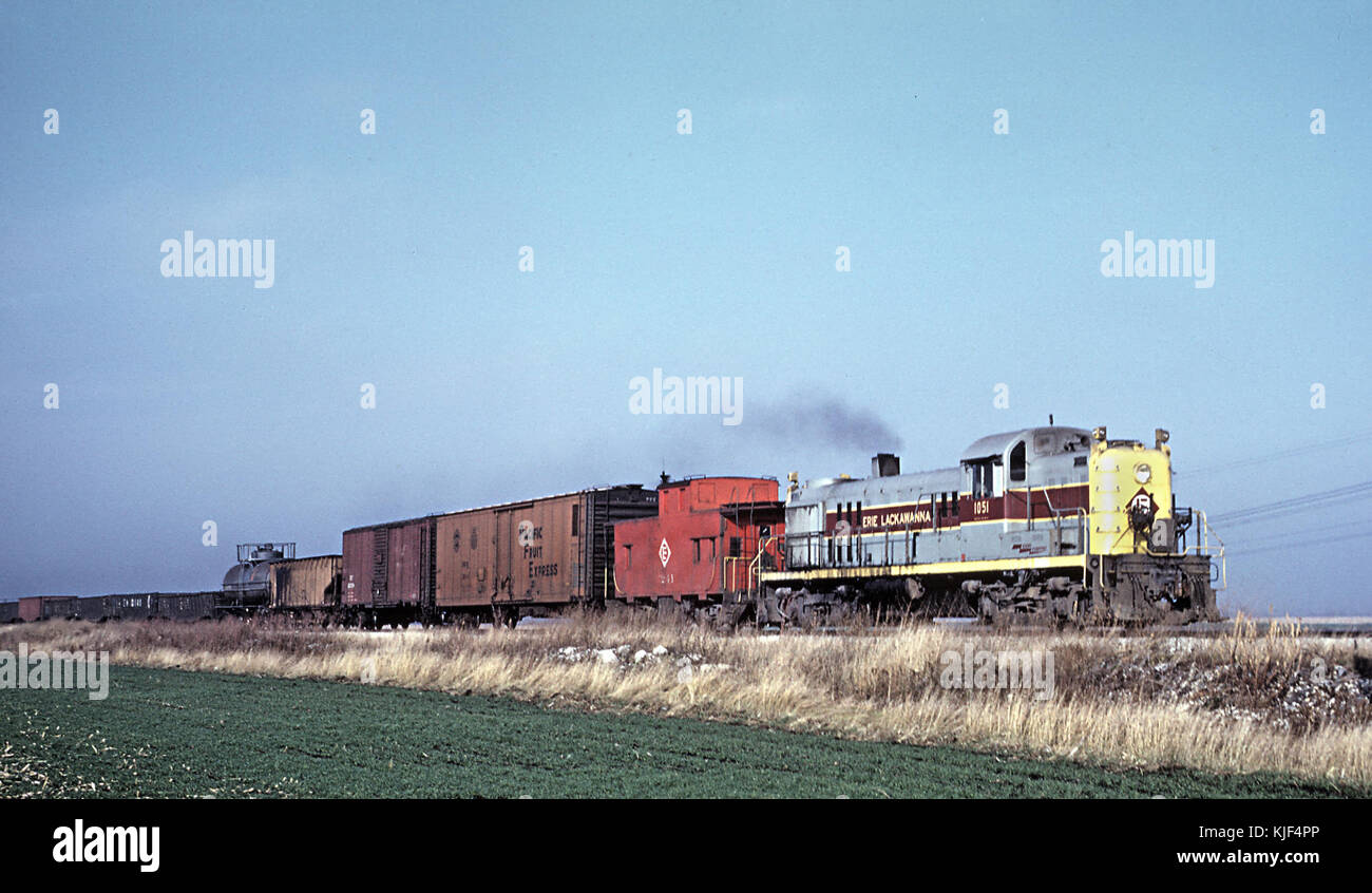 EL 1051 (RS 3) avec un neare local de transport de Crown Point, en 1966, 25 sur Novembeer (27482519511) Banque D'Images
