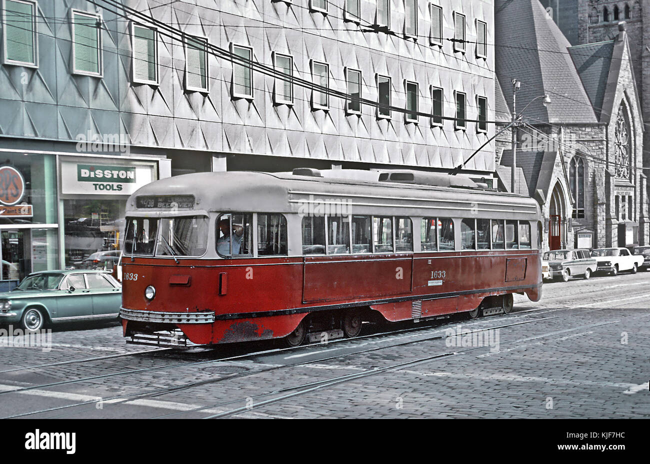 Le PAAC PCC 1633, un 4238 MT. Liban (BEACHVIEW DORMONT) location sur Grant St. à Avenue au centre-ville de Pittsburgh, PA, le 27 juin 1965 (26825284046) Banque D'Images