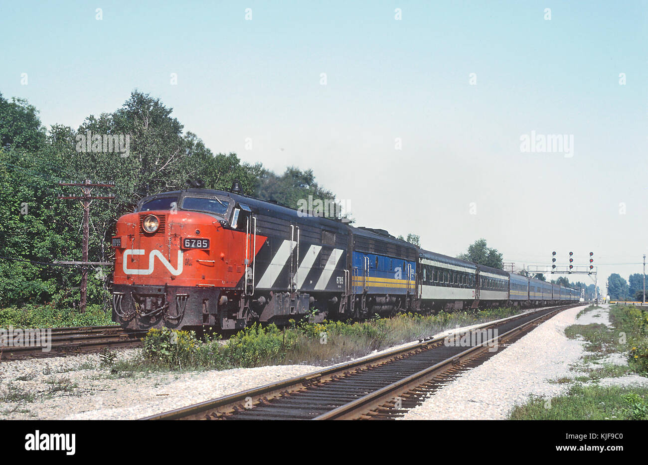 CN 6785 en septembre 1979 La traversée vers l'ouest Galloway Road dans le quartier de Guildwood Toronto, ON 6 Photos (35328087711) Banque D'Images