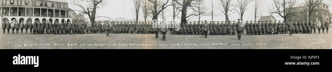 Le lieutenant-colonel W.H. Harrison, officiers, sous-officiers et les hommes, l'administration centrale, n° 1, Section munitions divisionnaire et la colonne n° 3 de l'article, de munitions park détail, la deuxième division canadienne (HS85 1030188) Banque D'Images