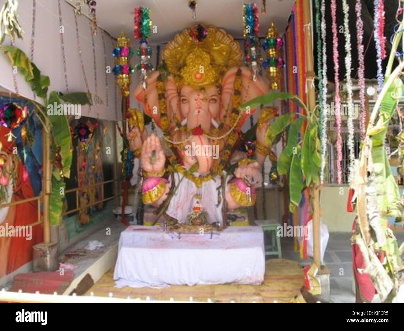 Vinayaka Chavati, également connu sous le nom de Ganesh Chaturthi, est un festival hindou célébrant la naissance du Seigneur Ganesha. Le festival est marqué par des célébrations publiques et privées avec des idoles Ganesha élaborées, des prières et des processions. Banque D'Images Vinayaka Chavati, également connu sous le nom de Ganesh Chaturthi, est un festival hindou célébrant la naissance du Seigneur Ganesha. Le festival est marqué par des célébrations publiques et privées avec des idoles Ganesha élaborées, des prières et des processions. Banque D'Images