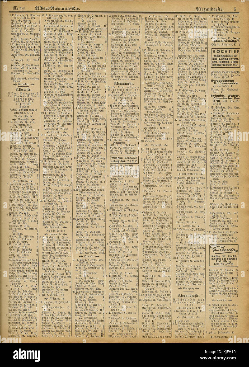 Cette photographie de 1942 montre un moment de la seconde Guerre mondiale, capturant le personnel militaire et l'environnement de guerre de l'époque. L'image reflète l'atmosphère du conflit et des opérations militaires pendant les premières années de la guerre. Banque D'Images