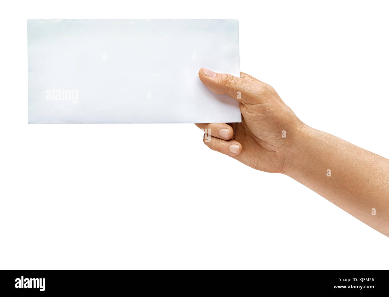 Man's hand holding envelope isolé sur fond blanc. close up. haute résolution produit Banque D'Images