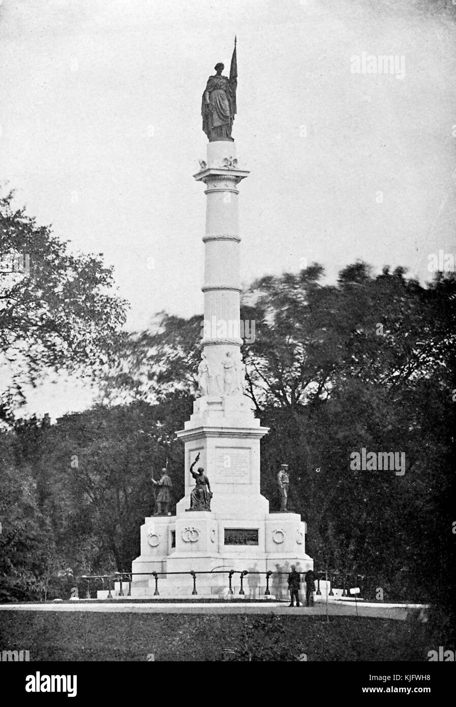 Photographie de la situation des marins et des soldats, monument à Boston common, érigé à la mémoire des soldats et marins du Massachusetts qui est mort dans la guerre civile américaine, conçu par Martin milmore, la construction a commencé en 1874 et le monument a été consacrée le 17 septembre 1877, Boston, Massachussets, Boston, Massachusetts, 1913. Banque D'Images