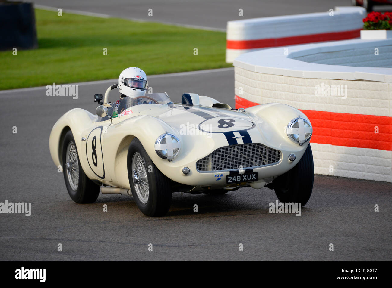 1954 Aston Martin DB3S possédé et conduit par Gregor Fisken au Goodwood Revival 2017 Banque D'Images