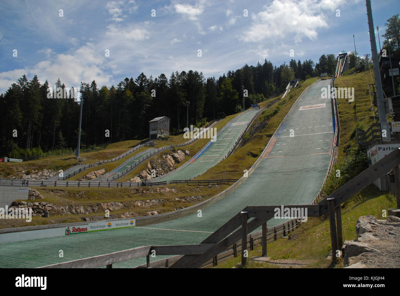Hinterzarten, Allemagne - 9 août 2012 : Adler ski Stadium (saut à ski) en été Banque D'Images