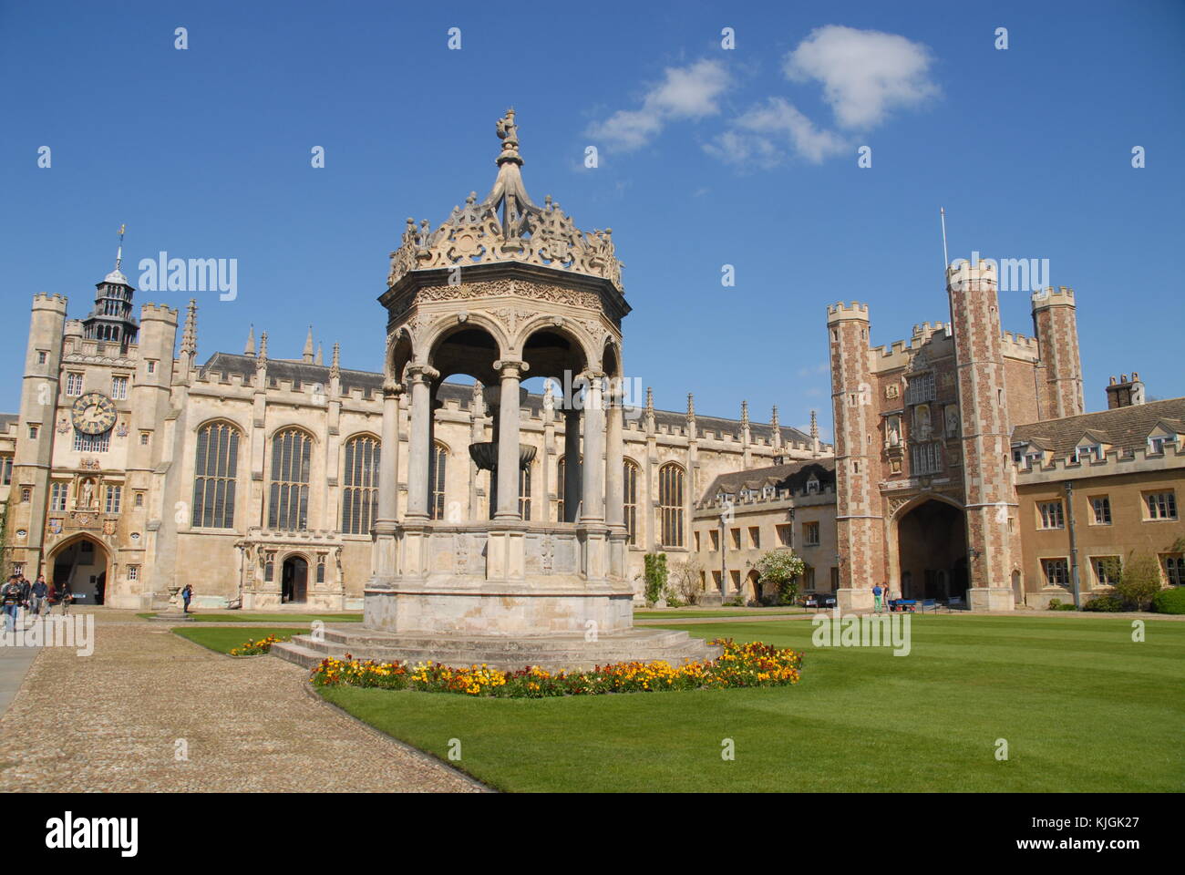 Cambridge, Royaume-Uni - 18 avril 2015 : Trinity College grande cour Banque D'Images