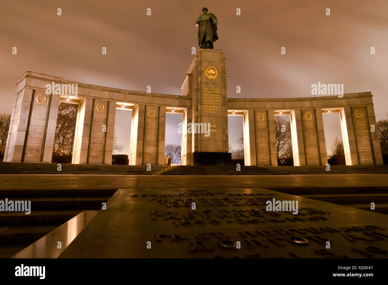 Monument commémoratif de guerre soviétique Tiergarten à Berlin en l'honneur des soldats soviétiques contre le fascisme. Banque D'Images