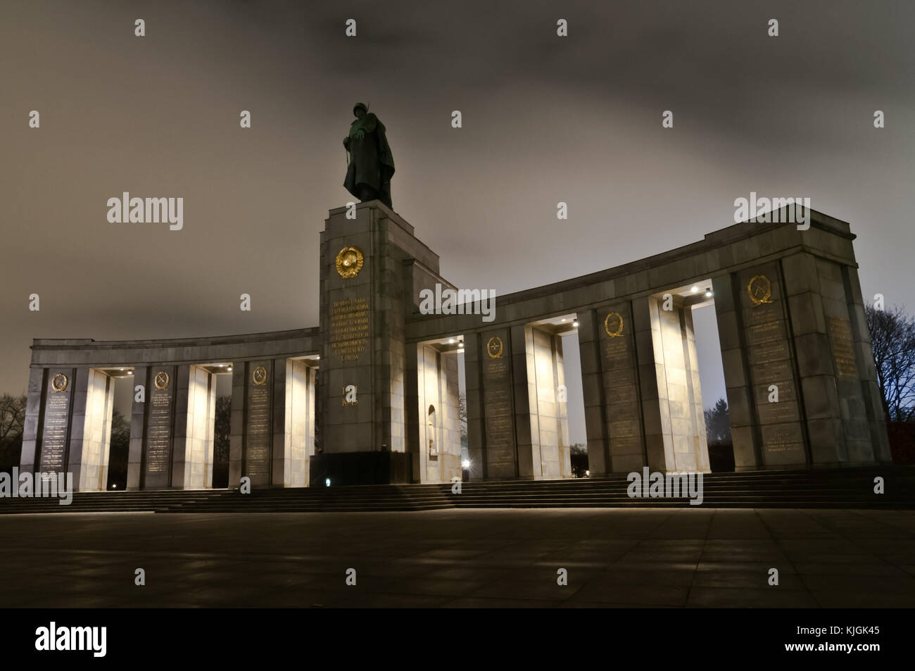 Monument commémoratif de guerre soviétique Tiergarten à Berlin en l'honneur des soldats soviétiques contre le fascisme. Banque D'Images