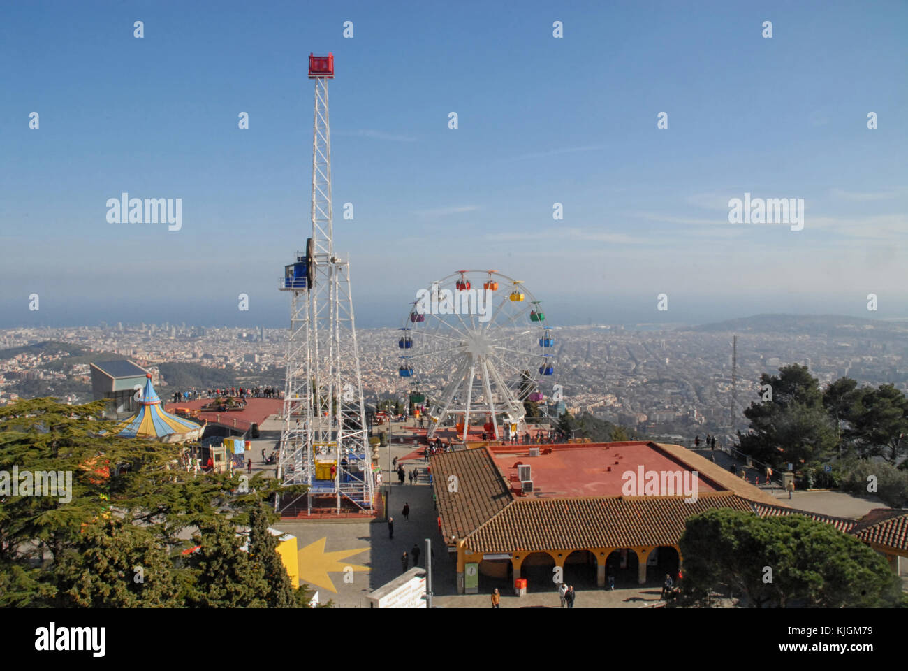 Barcelona, Spain - février 26, 2017 : avis de Barcelone du Tibidabo amusement park Banque D'Images