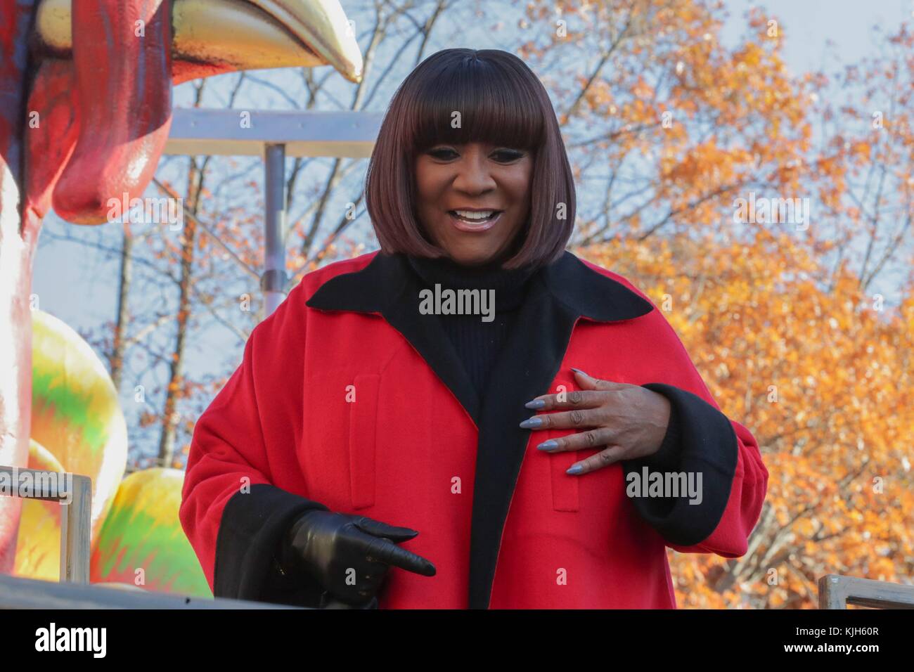 New York. 23 novembre 2017. Central Park West, New York, États-Unis, 23 novembre 2017 - la chanteuse Patti LABELLE assiste aujourd'hui à la 91e parade annuelle du jour de Thanksgiving de Macy's à New York. Credit : Luiz Rampelotto/EuropaNewswire | usage Worldwide/dpa/Alamy Live News Banque D'Images