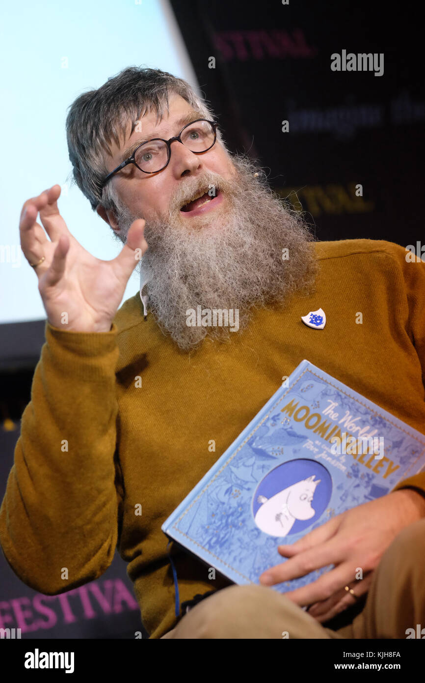 Hay Festival Week-end d'hiver - Novembre 2017 - Auteur Philip Ardagh parle de son livre Le Monde de Moominvalley - Steven Mai/Alamy Live News Banque D'Images