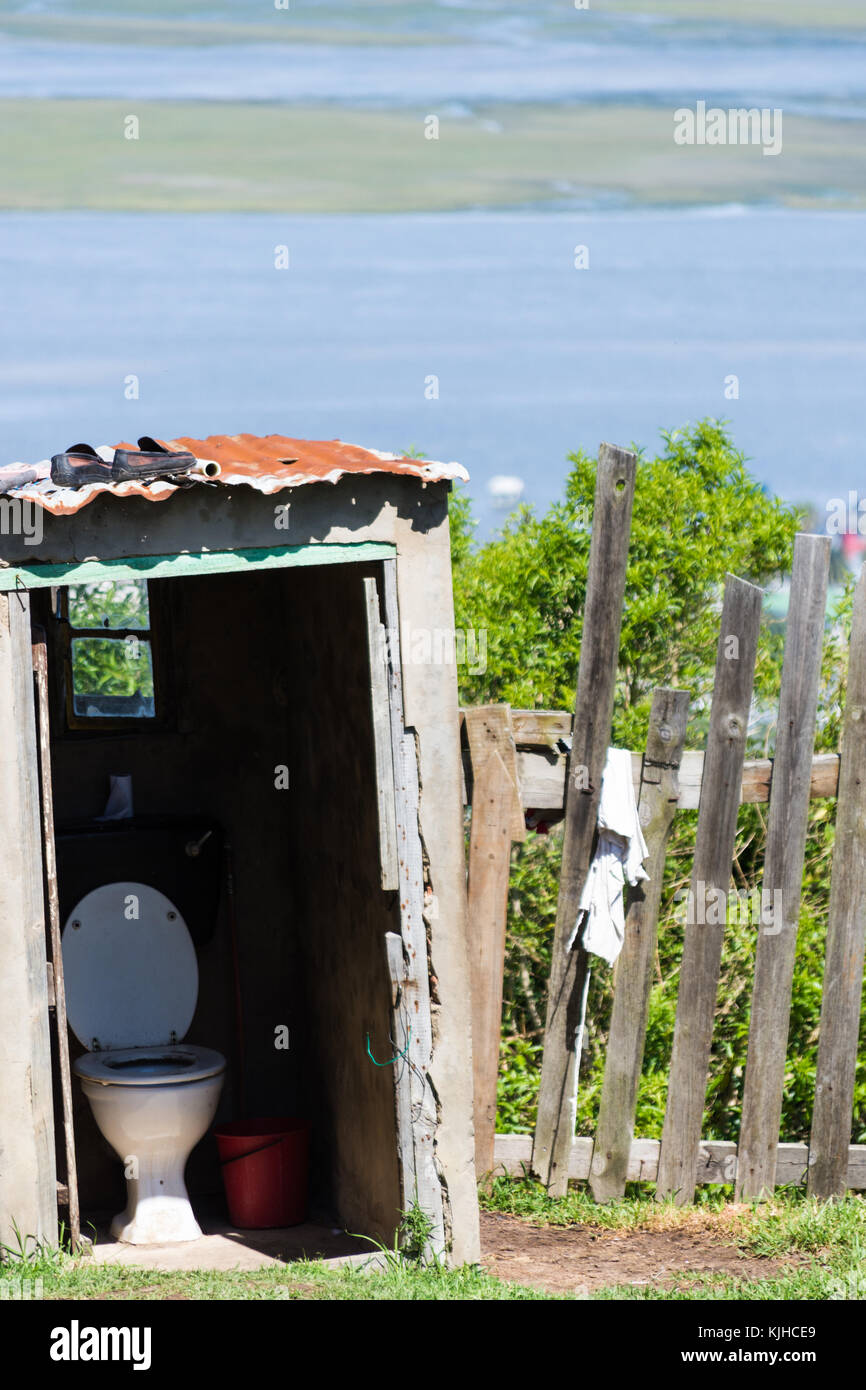 Loo à bord de lagon kynsna en donnant sur canton Banque D'Images