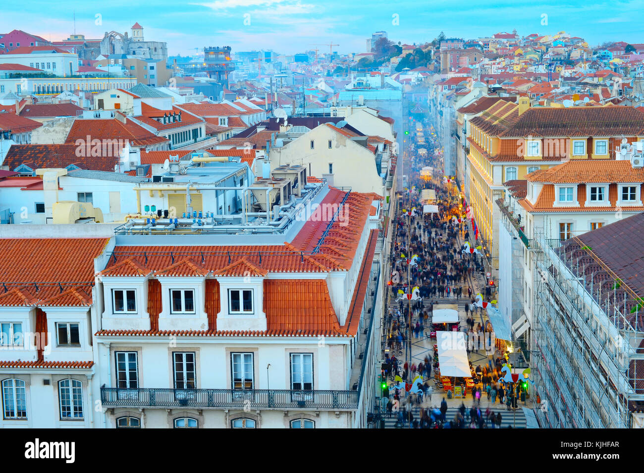 Vue aérienne de la rue Augusta et de la vieille ville de Lisbonne portugal au crépuscule. Banque D'Images