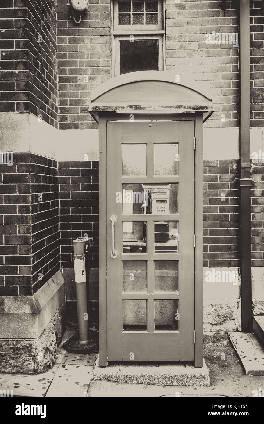Vintage uk cabine téléphonique rouge, noir et blanc photo Banque D'Images