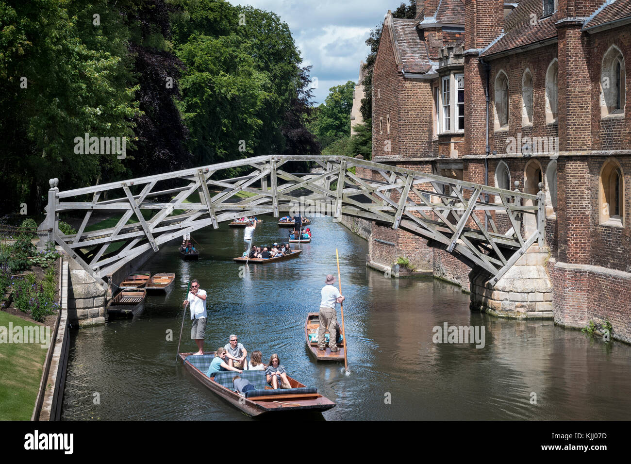 QUEENS COLLEGE (1448) et rivière CAM CAMBRIDGE CAMBRIDGESHIRE ROYAUME UNI Banque D'Images