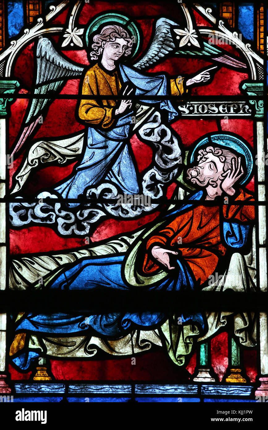La cathédrale dédiée à Saint Etienne. Vitrail. Saint Joseph. Rêve de l'avion. La France. Banque D'Images La cathédrale dédiée à Saint Etienne. Vitrail. Saint Joseph. Rêve de l'avion. La France. Banque D'Images