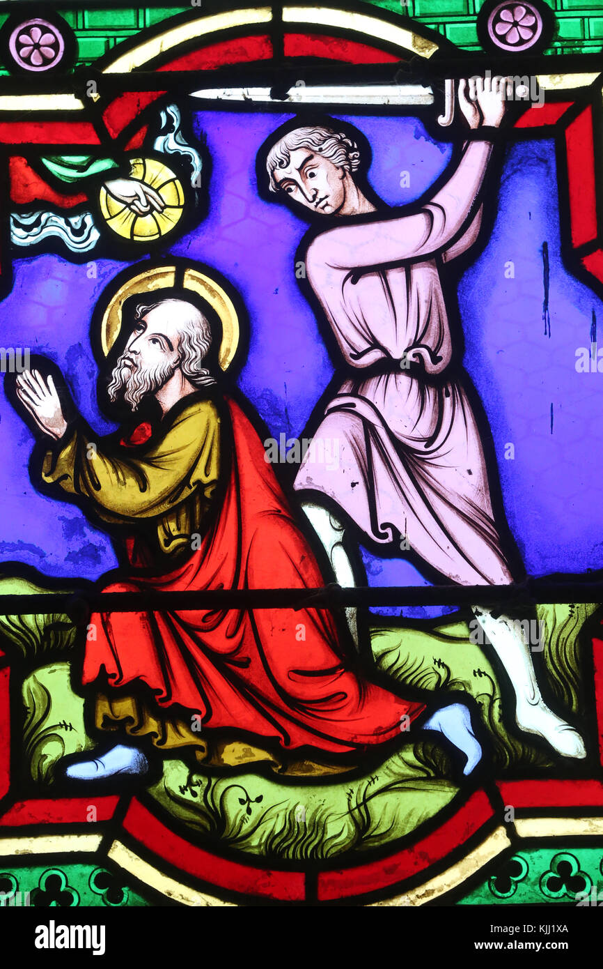 Eglise Saint-Pere. Vitrail. La décapitation de Saint Paul l'Apôtre. La France. Banque D'Images