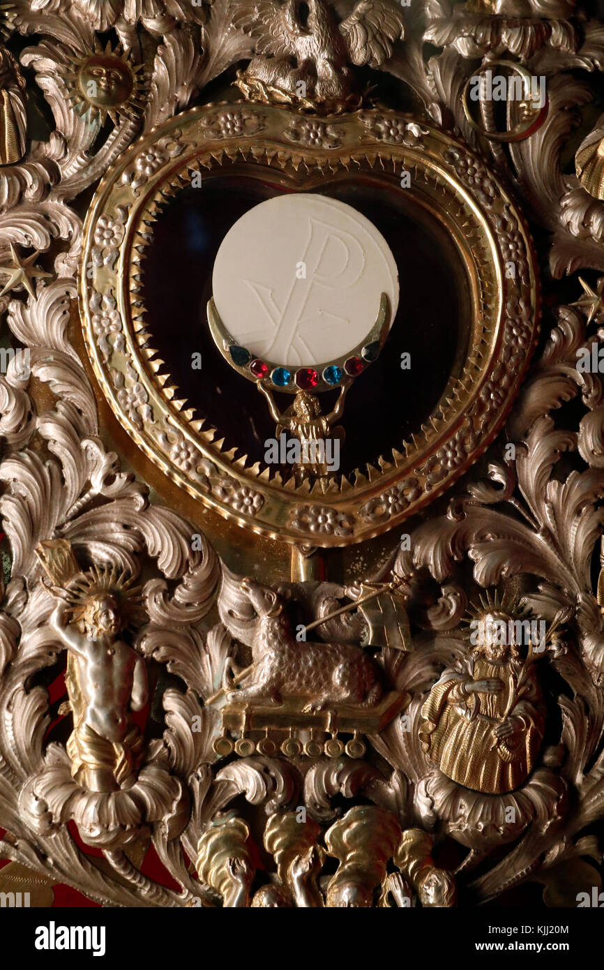 Ostensoir ( 17 ème siècle) . L'Adoration du Saint-Sacrement. Sallanches. La France. Banque D'Images