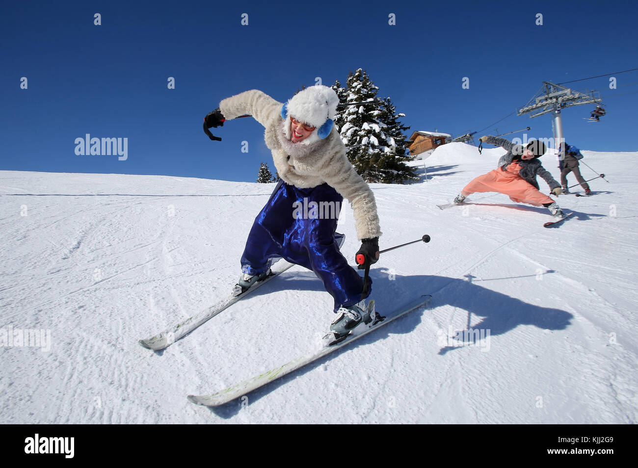 Les comédiens sur une pente de ski. La France. Banque D'Images