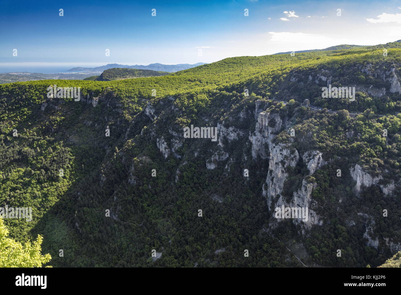 Spectaculaire campagne calcaire autour du haut village de Gourdon, Côte d'Azur, Provence. Banque D'Images