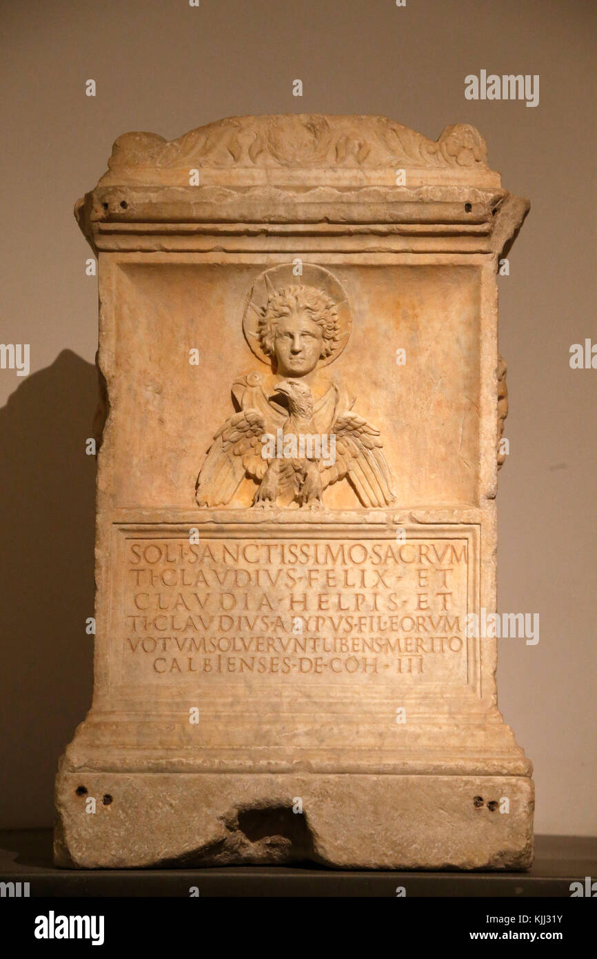 Musée du Capitole, Rome. Autel avec une dédicace au dieu Soleil. 1er siècle après J.C. l'Italie. Banque D'Images