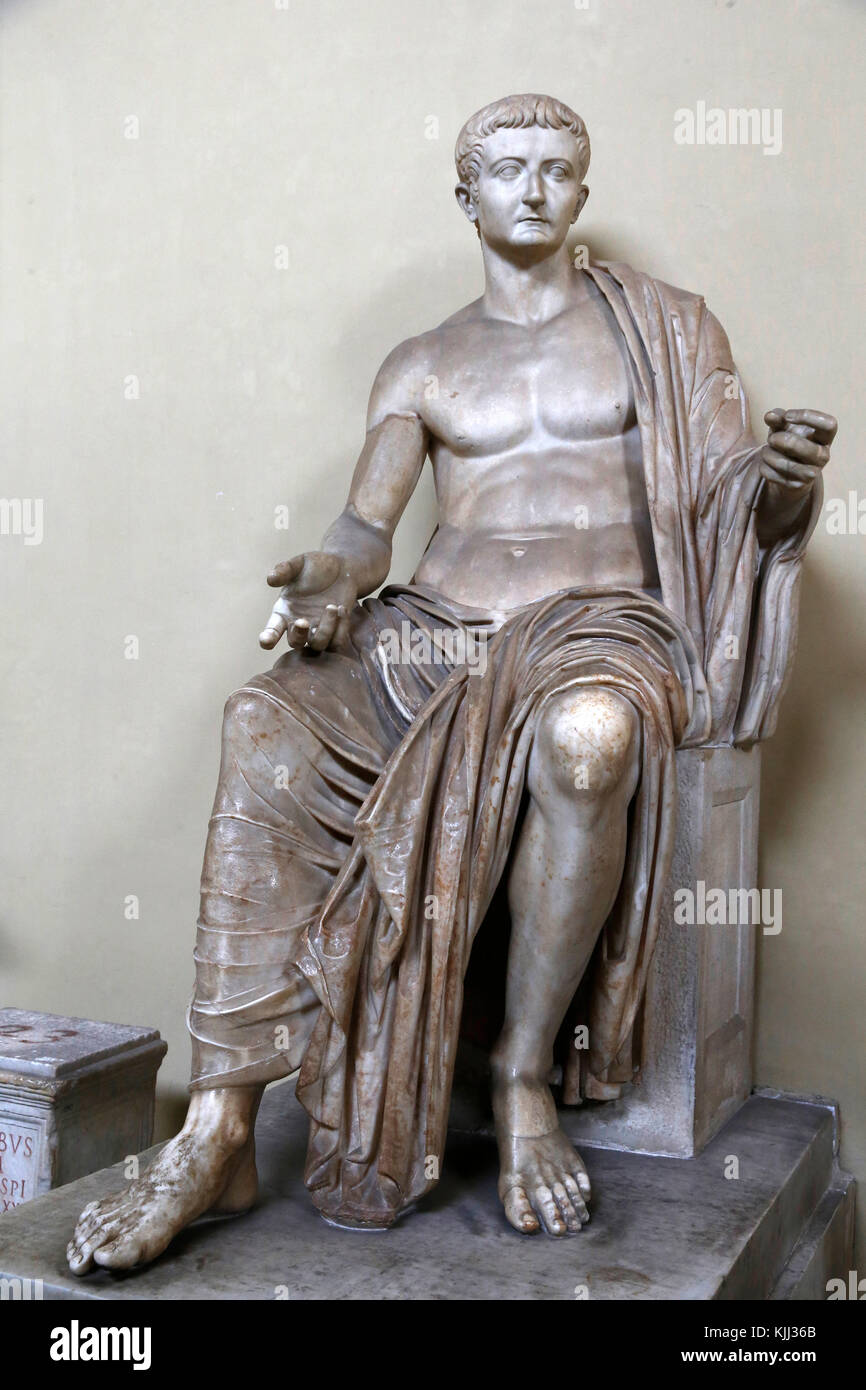 Musées du Vatican, Rome. Statue de l'empereur Tibère. L'Italie. Banque D'Images