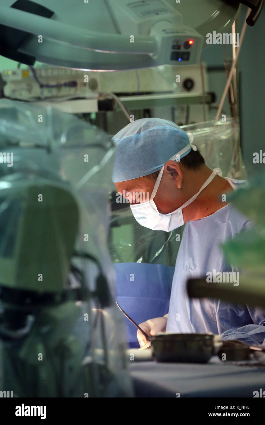 L'Institut de Cardiologie offre des soins de haute qualité aux patients vietnamiens souffrant de maladies du cœur. Salle d'opération. Le Vietnam. Banque D'Images