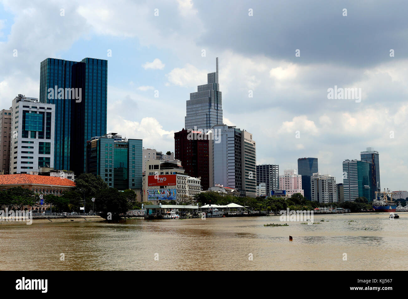 Vue de Ho Chi Minh Ville et la rivière Saigon. Le Vietnam. Banque D'Images