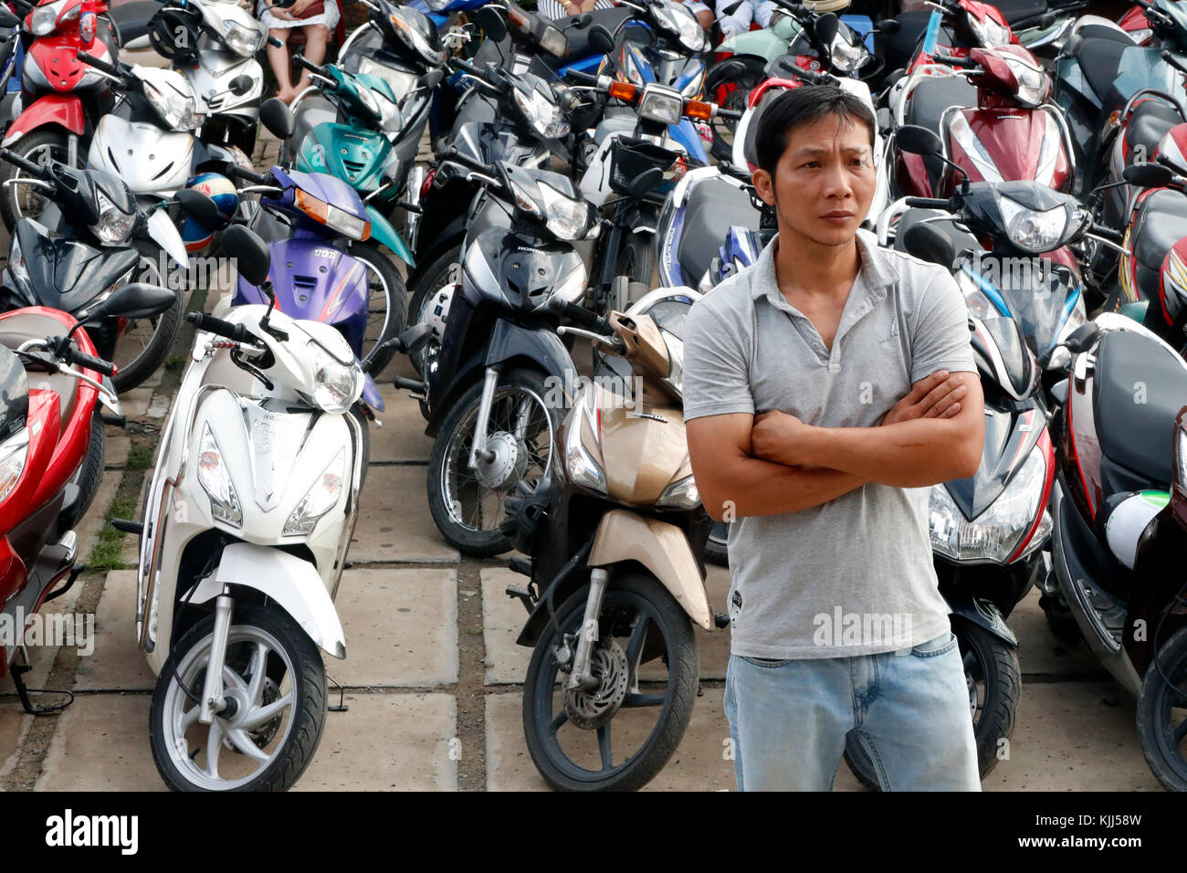 Les scooters et motos dans un parking. Ho Chi Minh Ville. Le Vietnam. Banque D'Images